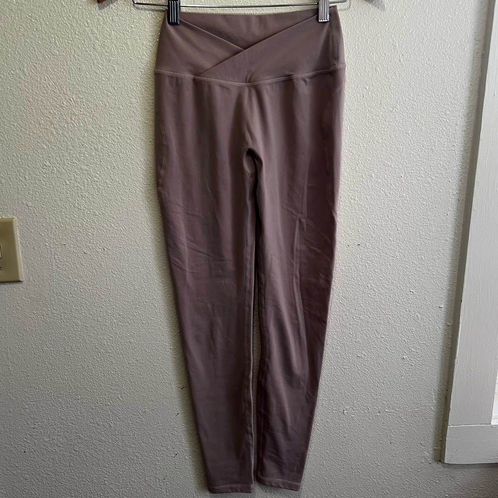 Alphalete Surface Cross Waist Leggings - Picture 2 of 6